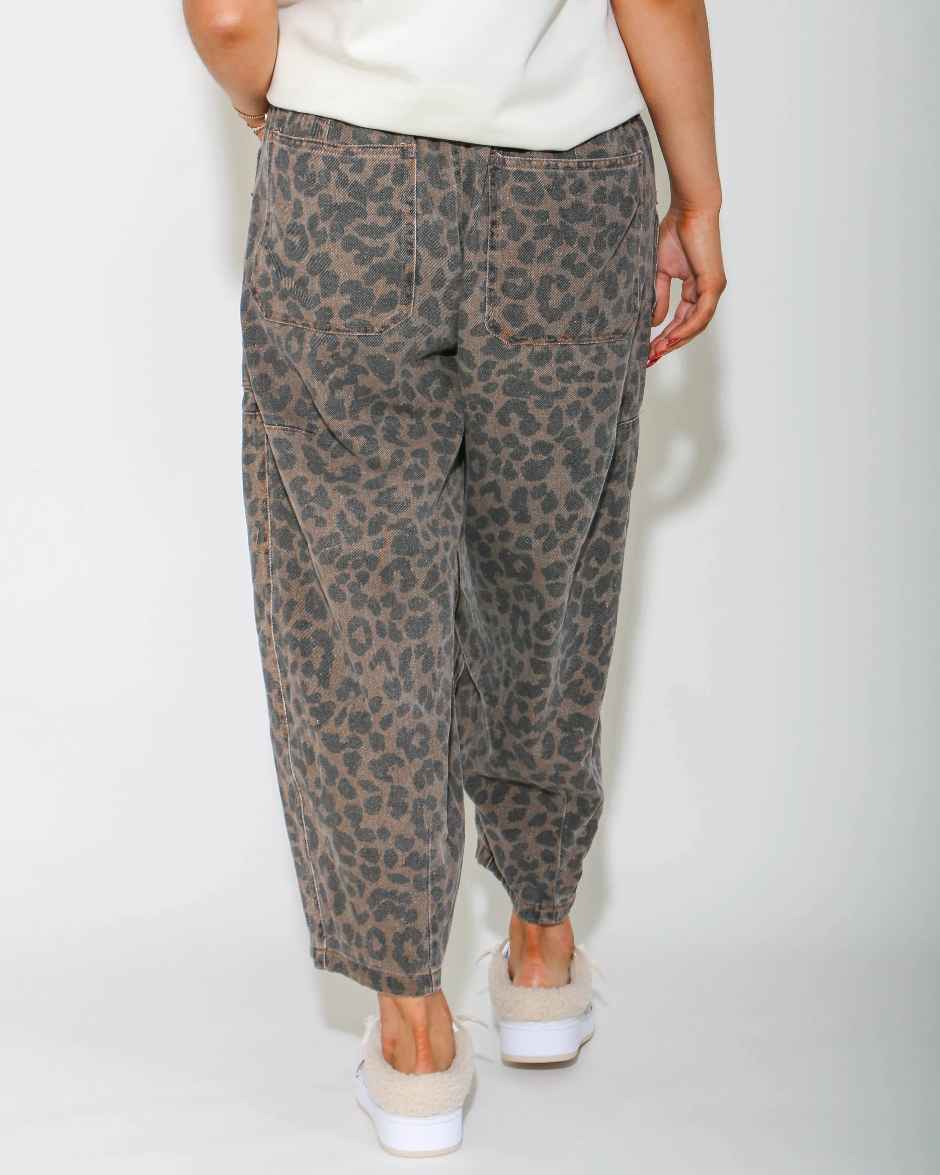 3rd Round (Pre-SALE) Leopard Print Mid-Waist Barrel Pants